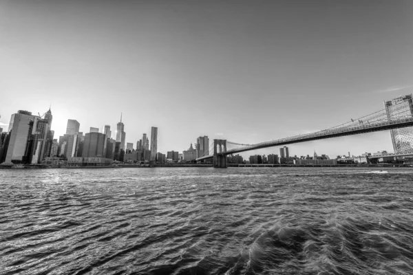 Manhattan Skyline et Brooklyn Bridge — Photo