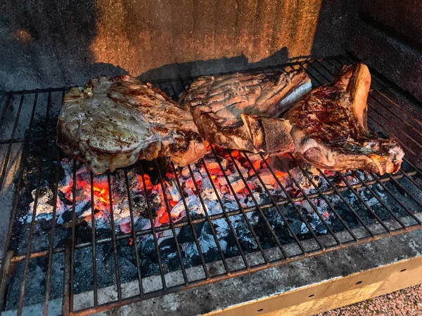 Klassisches Toskanisches Essen Fiorentina Steak Auf Grill Alla Alter Stock Photo 263995728