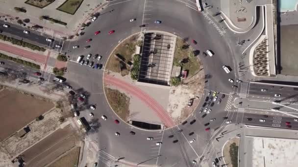 高架道路ジャンクションとインターチェンジ高架 スペインのバレンシアのプラザ エスパーニャの空中撮影 ラウンドアバウト交差点の都市交通 トップビュー ビデオ — ストック動画