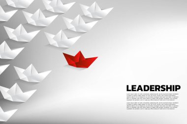 Kırmızı origami kağıt gemi beyaz grup lider. Takım liderliği İş Kavramı.