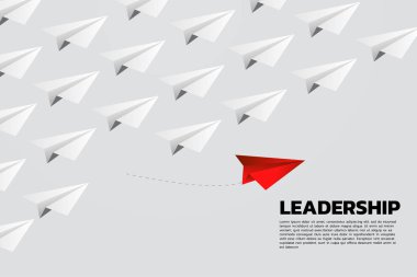 kırmızı origami kağıt uçak beyaz grup dışarı gidiyor. İş Kavramı nın bozulması ve vizyon misyonu.