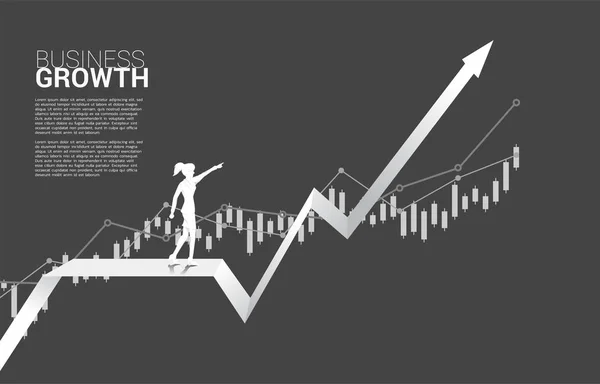 A silhueta de mulher de negócios aponta à frente no gráfico crescente. Conceito de pessoas prontas para iniciar carreira e negócios — Vetor de Stock
