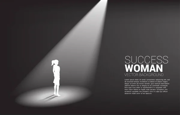 Spot ışıkları altında duran iş kadınlarının silueti. işe alma iş kavramı ve vurgulamak kişi — Stok Vektör