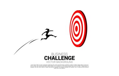 Uçuruma atlayan iş kadınının silueti. Hedefleme ve müşteri konsepti. Başarıya giden yol..