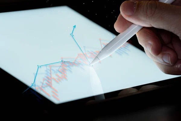 Tablet Ekranında Yapımı Kalem Dokunun Grafiği Işıkla Ayarlayın Cep Telefonu — Stok fotoğraf
