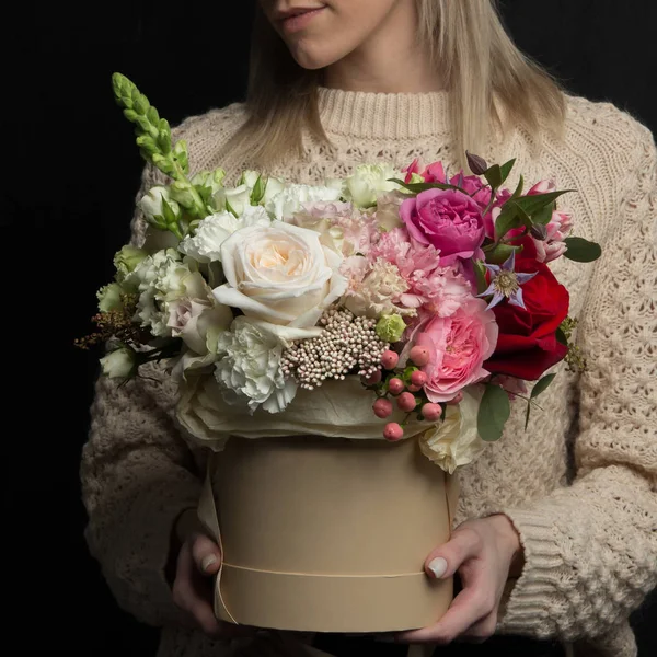 Girl Holding Box Flowers Fresh Beautiful Flowers Box Bouquet Box — Stock Photo, Image