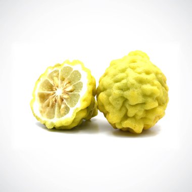 Beyaz arkaplanda kırmızı elma