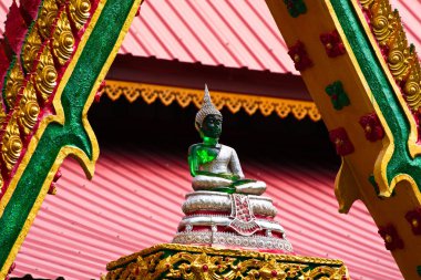 Tayland'da Buda heykeli Altın.