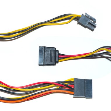 bilgisayar için bir anahtara bağlı ağ kabloları Yalıtılmış th