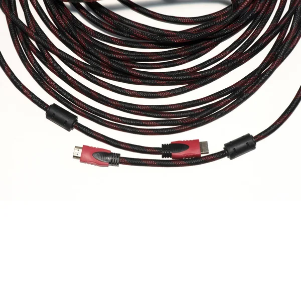 Сетевые кабели, подключенные к коммутатору для компьютера — стоковое фото