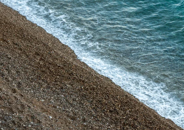 Gözetleyen bir plajda diyagonal seashore