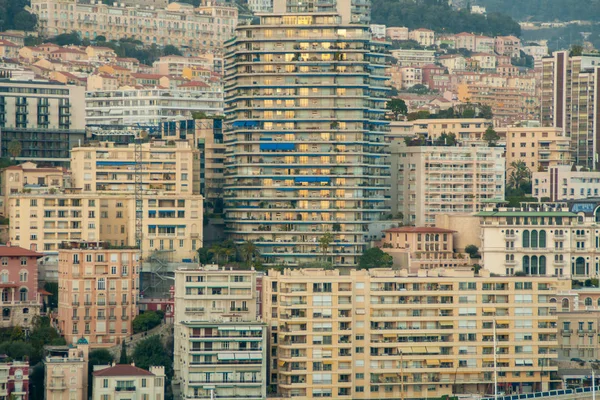 Monako'da yüksek nüfuslu kuleler