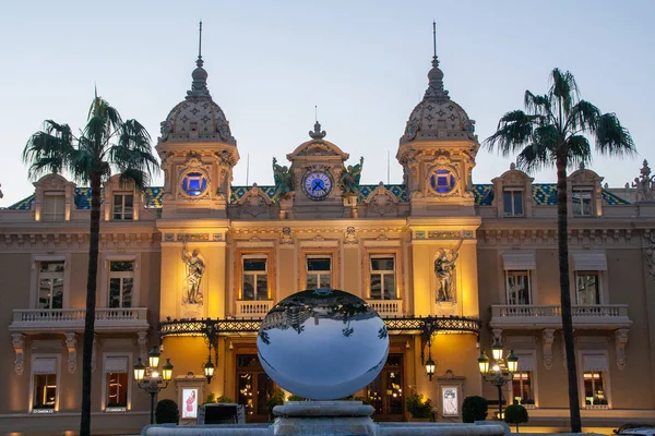 Gün batımında Monako Casino