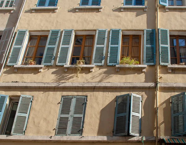 Güneyde tipik Fransız binası