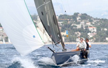 Fransız Rivierasında yelkenli yarışı