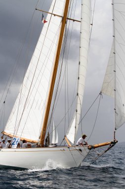 Fransız Rivierasında yelkenli yarışı