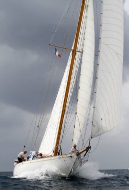 Fransız Rivierasında yelkenli yarışı