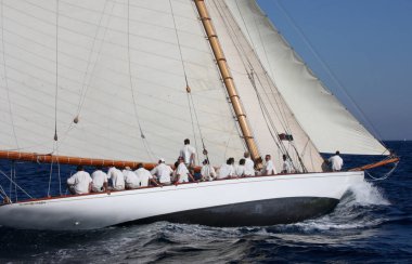 Fransız Rivierasında yelkenli yarışı