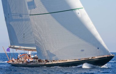 Fransız Rivierasında yelkenli yarışı 