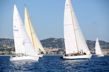 Fransız Rivierasında yelkenli yarışı