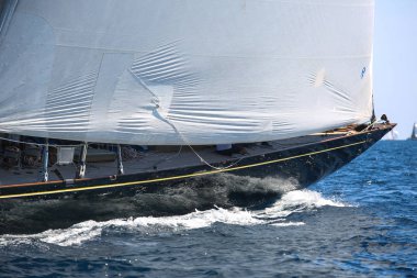 Fransız Rivierasında yelkenli yarışı