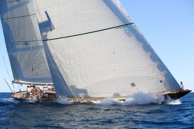 Fransız Rivierasında yelkenli yarışı 