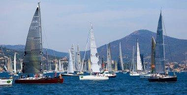 Fransız Rivierasında yelkenli yarışı 