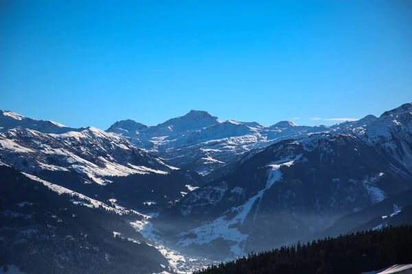 法国阿尔卑斯山的冬季景观 — 图库照片