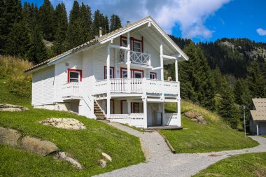 Fransız Alpleri'nde yaz