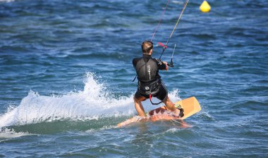 Uçurtma sörfçü eylem