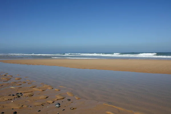 Пляж Санта Рита Рибамар Португалия — стоковое фото