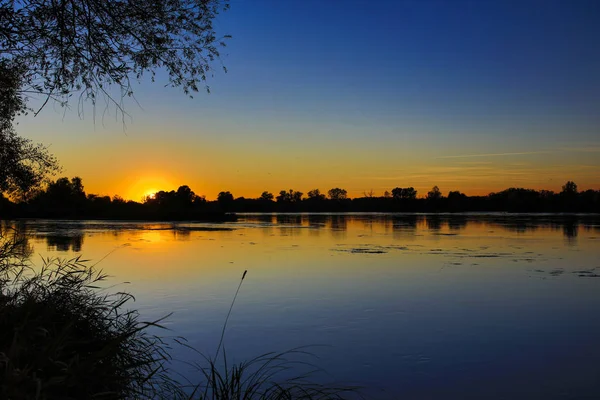 Loire nehrinin kıyısında