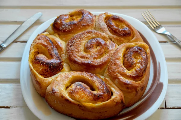 Tatlı buns fırında pişmiş dolgulu. 