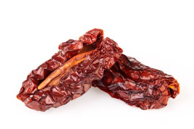 Güneş beyaz arka plan üzerinde izole makro kadar kurutulmuş domates kapatın