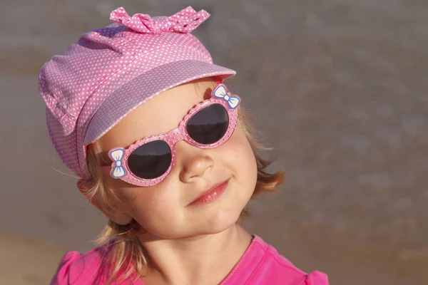 Little Girl Sunglasses Sea Background — Fotografia de Stock