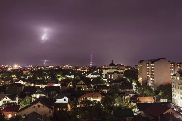 Nacht Verlichte Stad Tijdens Onweer Bliksem — Stockfoto