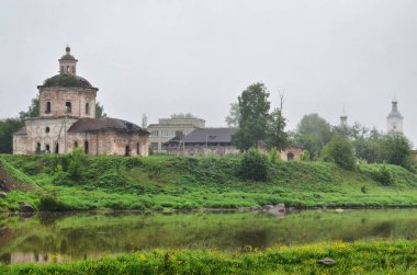 Verkhoturye Antik şehir Urallarda Hıristiyan kültür merkezidir. Birçok kilise ve manastır vardır. Her mümin için Verkhoturye ziyaret edin hedeflemektedir.