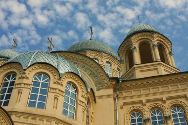 Verkhoturye Antik şehir Urallarda Hıristiyan kültür merkezidir. Birçok kilise ve manastır vardır. Her mümin için Verkhoturye ziyaret edin hedeflemektedir.