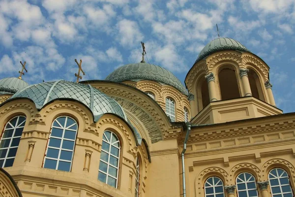 Verkhoturye Antik şehir Urallarda Hıristiyan kültür merkezidir. Birçok kilise ve manastır vardır. Her mümin için Verkhoturye ziyaret edin hedeflemektedir.