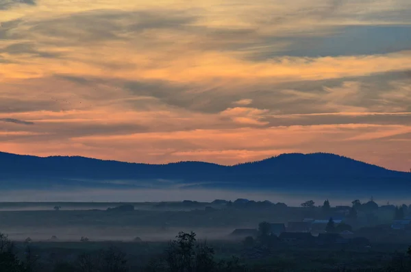 Noche Verano Niebla Aparece Las Tierras Bajas Vuelve Fresco Húmedo —  Fotos de Stock