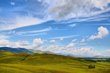 Yaz turistik gezi için Ural Dağları