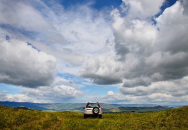 Yaz turistik gezi için Ural Dağları
