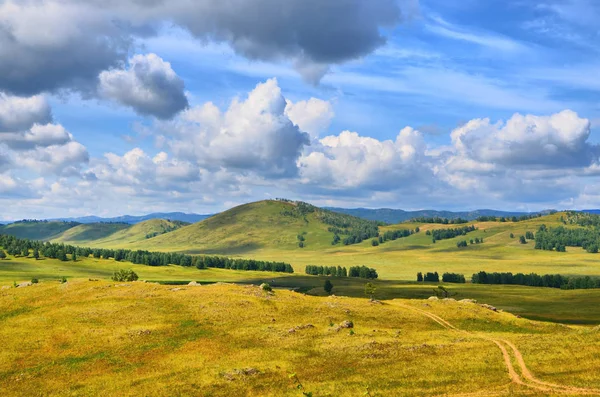 Yaz turistik gezi için Ural Dağları