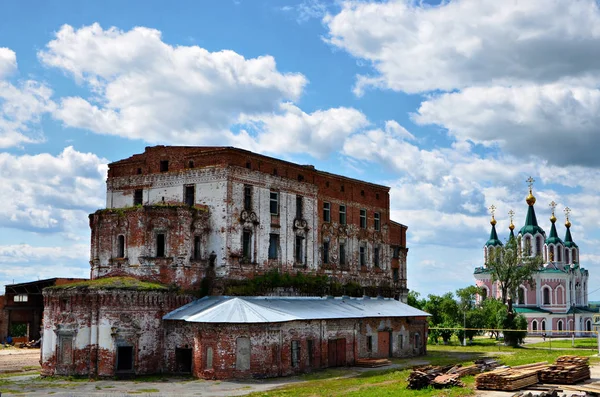 Antiga Cidade Russa Dalmatovo Muitos Templos Abandonados Operando — Fotografia de Stock