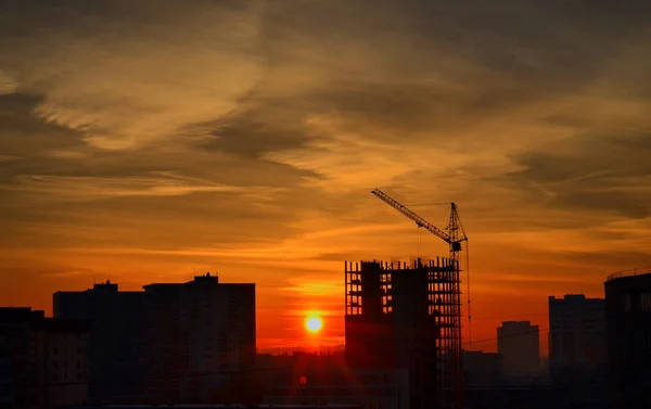 Chelyabinsk City. Sabah. Görünüm evlerin yapım aşamasında