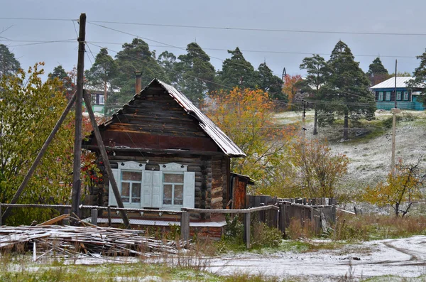 Южный Урал Деревня Расположена Горах Ноябре Выпал Первый Снег — стоковое фото