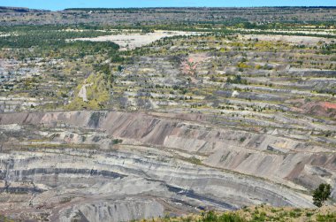 Korkin kömür madeni, Avrupa ve Asya'da en büyüğüdür. Fazla 500 metre, derinliği olduğunu çapı - 3.5 km