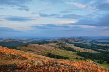 Ural Dağları'nda yaz kısa ama harika bir zamanı.
