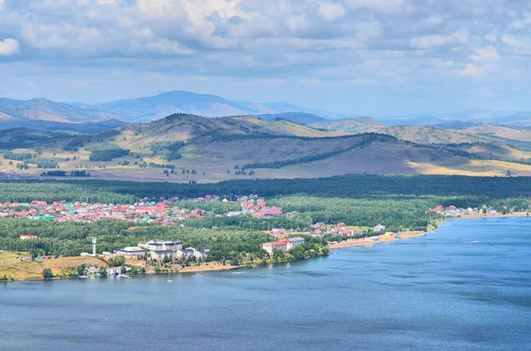 Lake Yaktykul olduğunu bir favori tatil Güney Urallar ve yaşayanların spot. Orada tatil evleri, tenteler, bungalov.