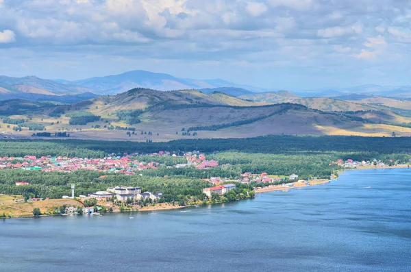 Lake Yaktykul Een Favoriete Vakantie Ter Plaatse Van Inwoners Van Stockafbeelding